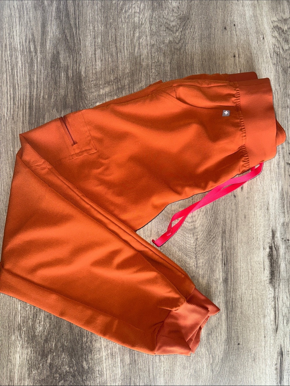 Women’s FIGS scrub pants XS orange